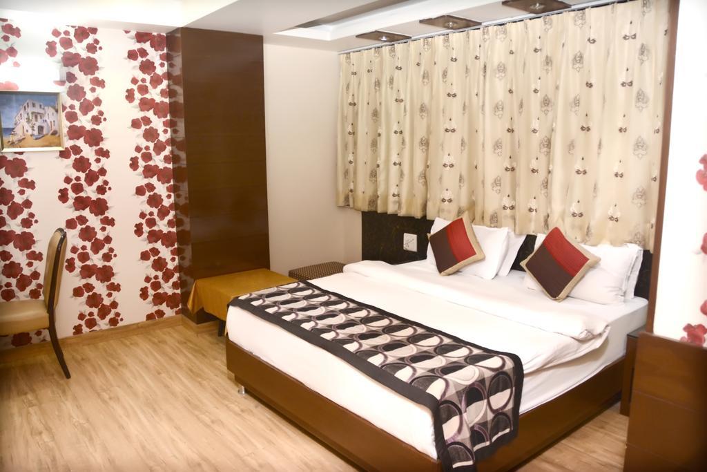 Hotel Palmdale Zirakpur Habitación foto
