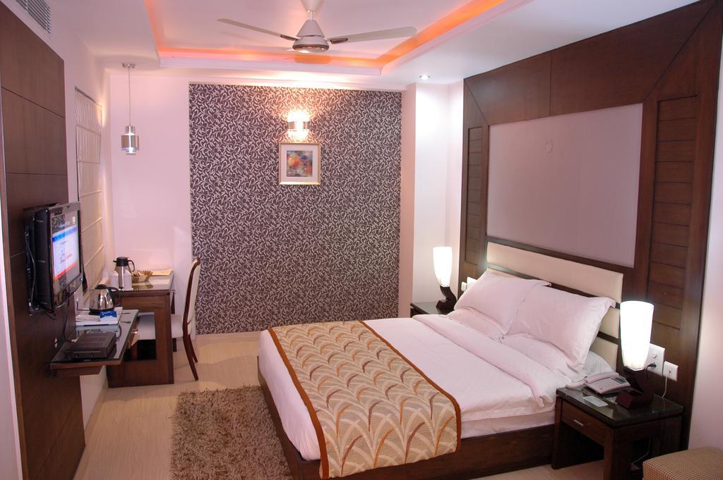 Hotel Palmdale Zirakpur Habitación foto